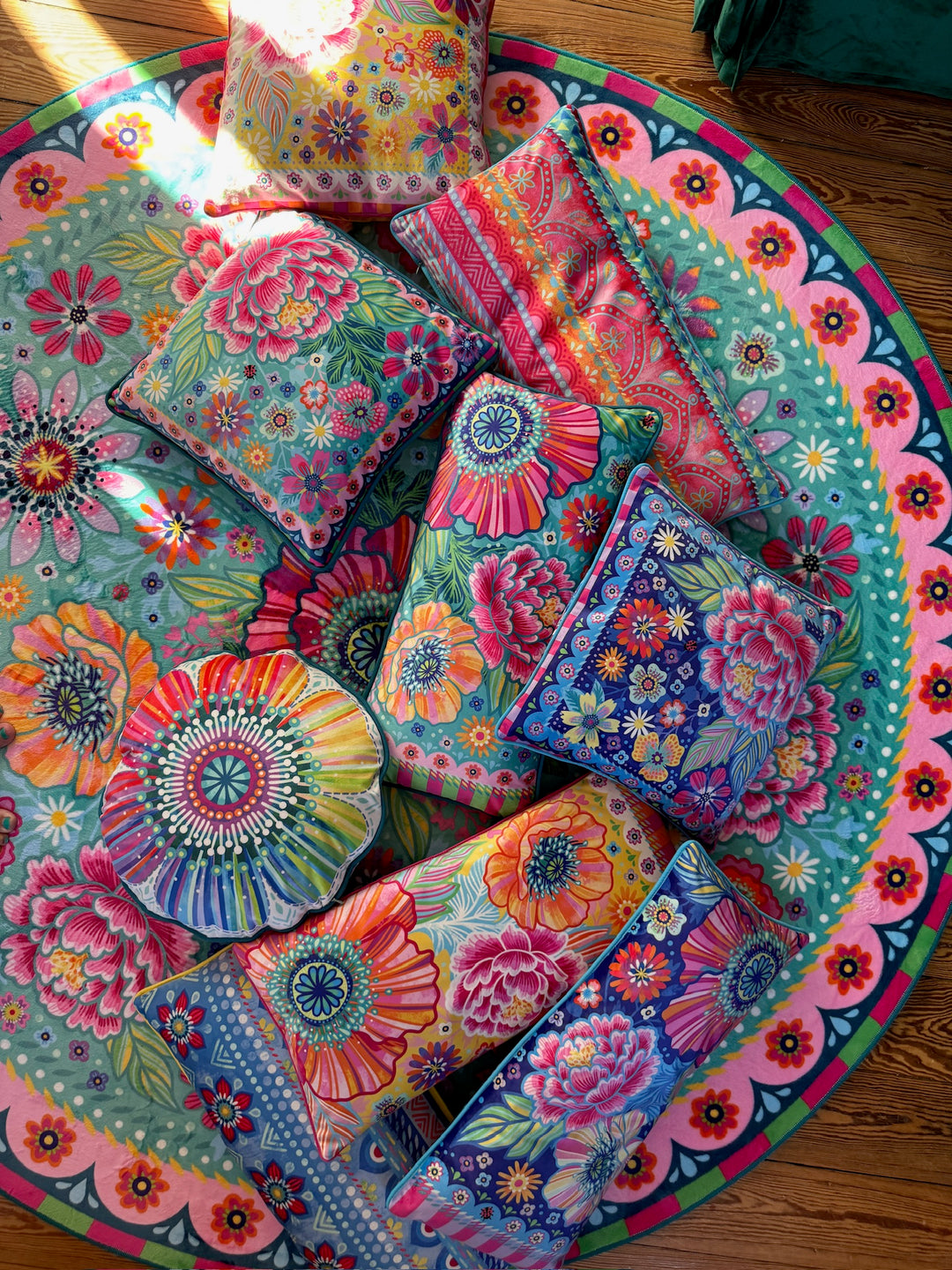 Dekokissen - Regenbogenblume - 42 cm