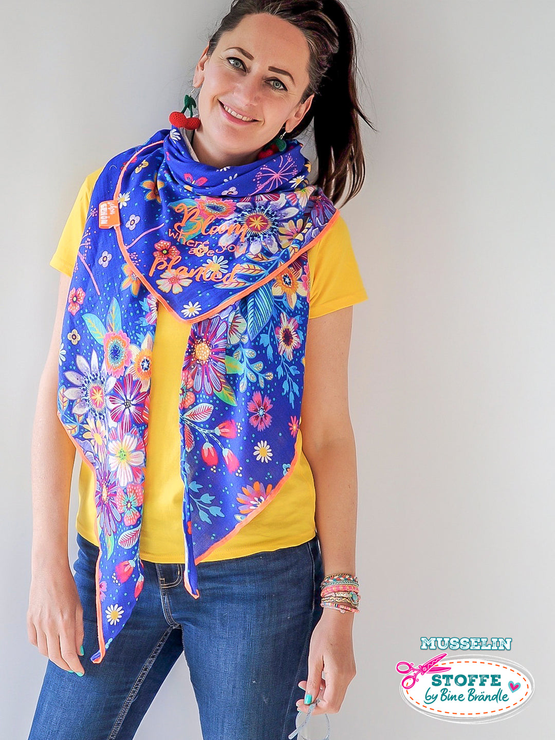 Blumenmeer Dunkelblau - Stoff Klassiker