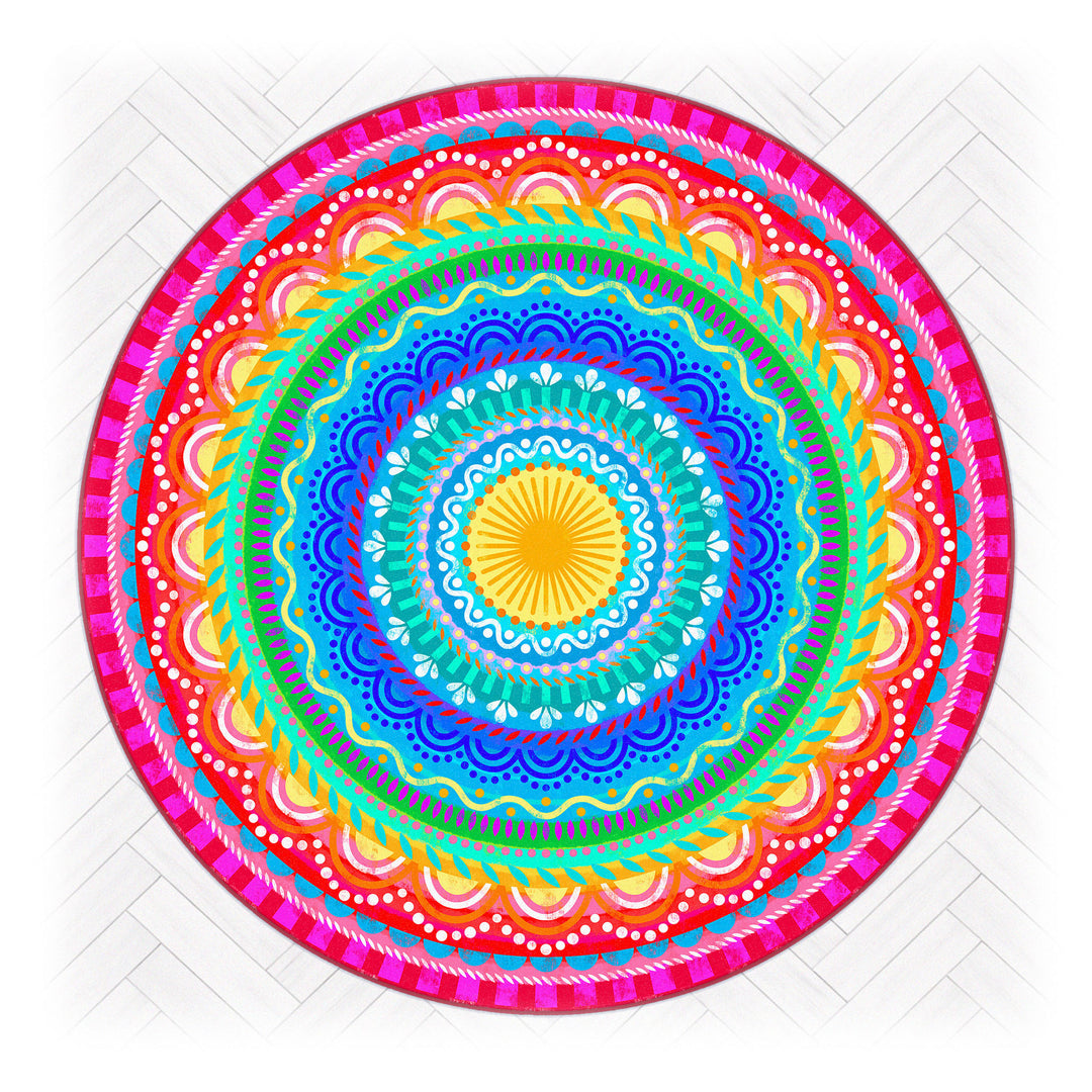 Superweicher runder Teppich im Design von Bine Brändle mit dem Motiv Regenbogenmandala, farbenfroh und harmonisch gestaltet.
