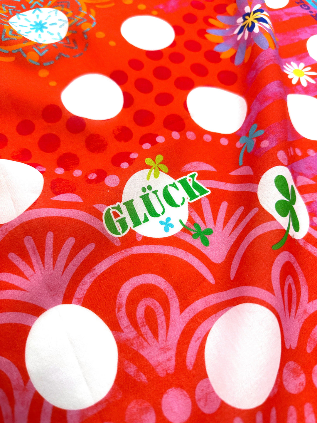 Tuch Glückspilzpunkte gemustert