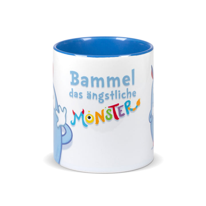 Weiße Keramiktasse mit blauem Innenrand und der Aufschrift „Bammel das ängstliche Monster“, farbig gestaltet mit verspielter Schrift.
