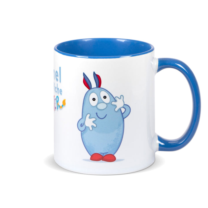 Keramiktasse mit blauem Henkel und blauem Innenrand, Motiv zeigt das blaue Monster „Bammel“ vollständig von vorne.