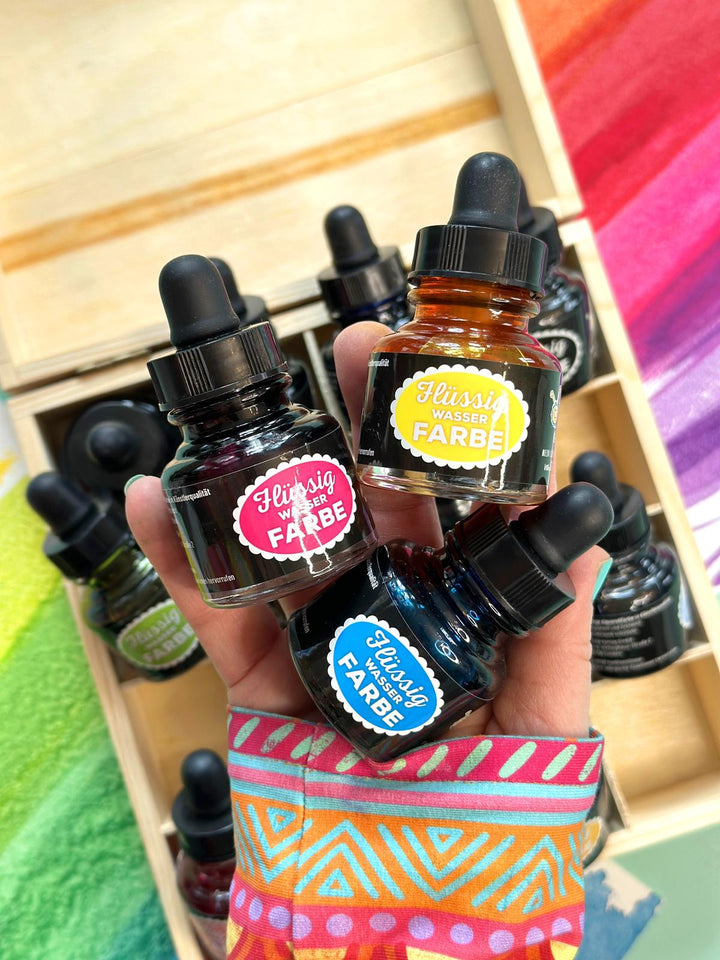 DESDA Flüssigwasserfarben Set mit 16 Farben in Holzkiste